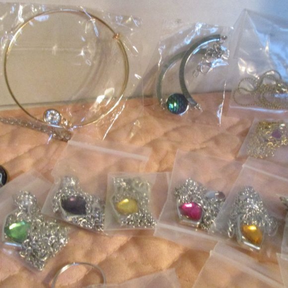 Jewelry 5 plus 5 This & that = 10 items you will receive A GREAT BUNDLE DEAL - Picture 2 of 10